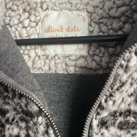 Pullover-1/4 zip - Picture 2 of 3